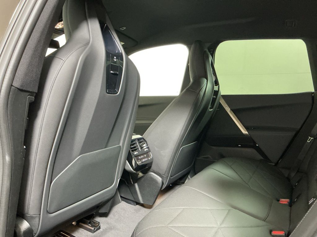 2026 BMW iX 45 - Photo 26