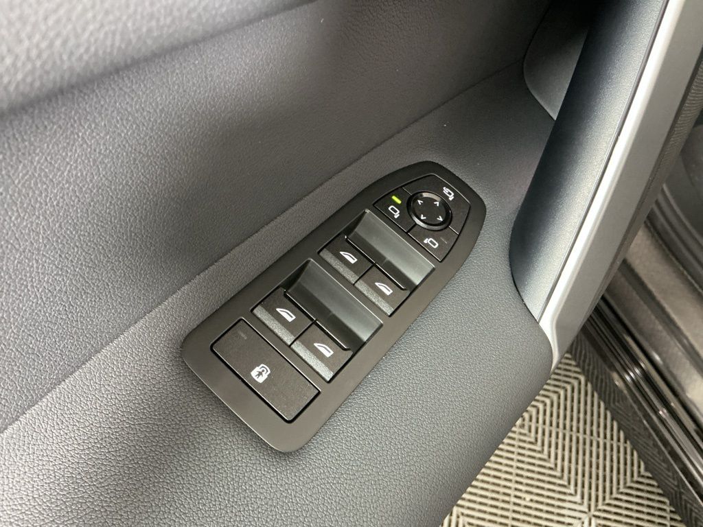 2026 BMW iX 45 - Photo 22
