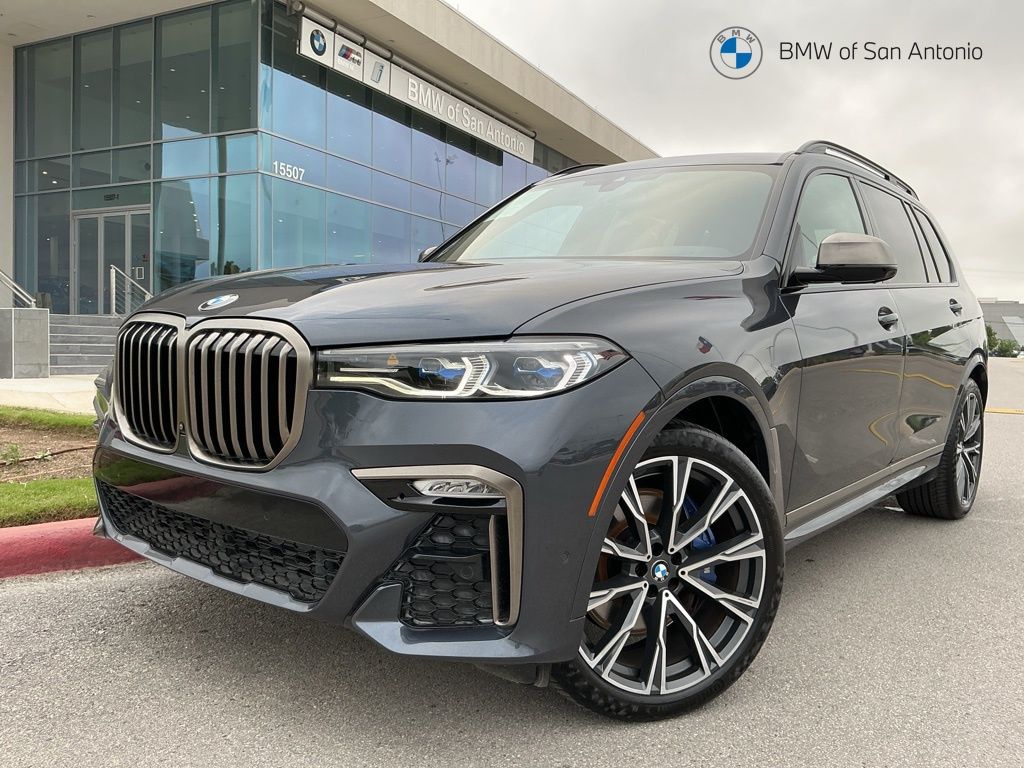 2022 BMW X7 M50i's photo
