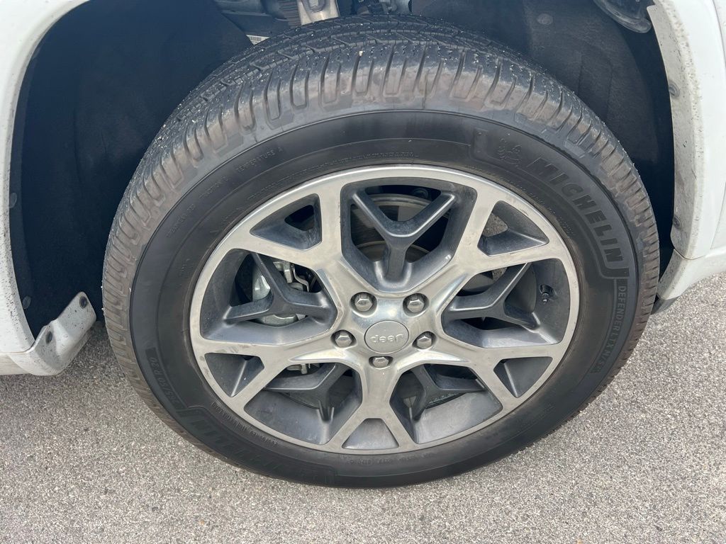 2019 Jeep Grand Cherokee Overland photo 2