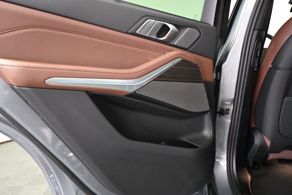 2026 BMW X5 50e - Photo 24