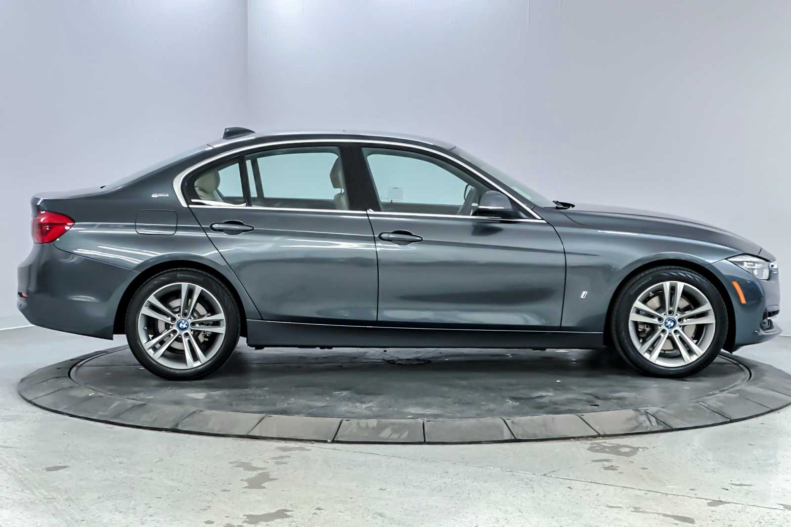 Thumbnail: 2017 BMW 3 Series - 8