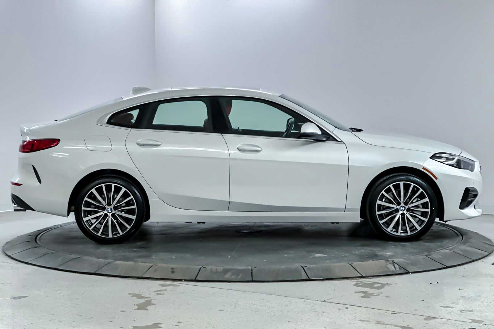 Thumbnail: 2024 BMW 2 Series - 8