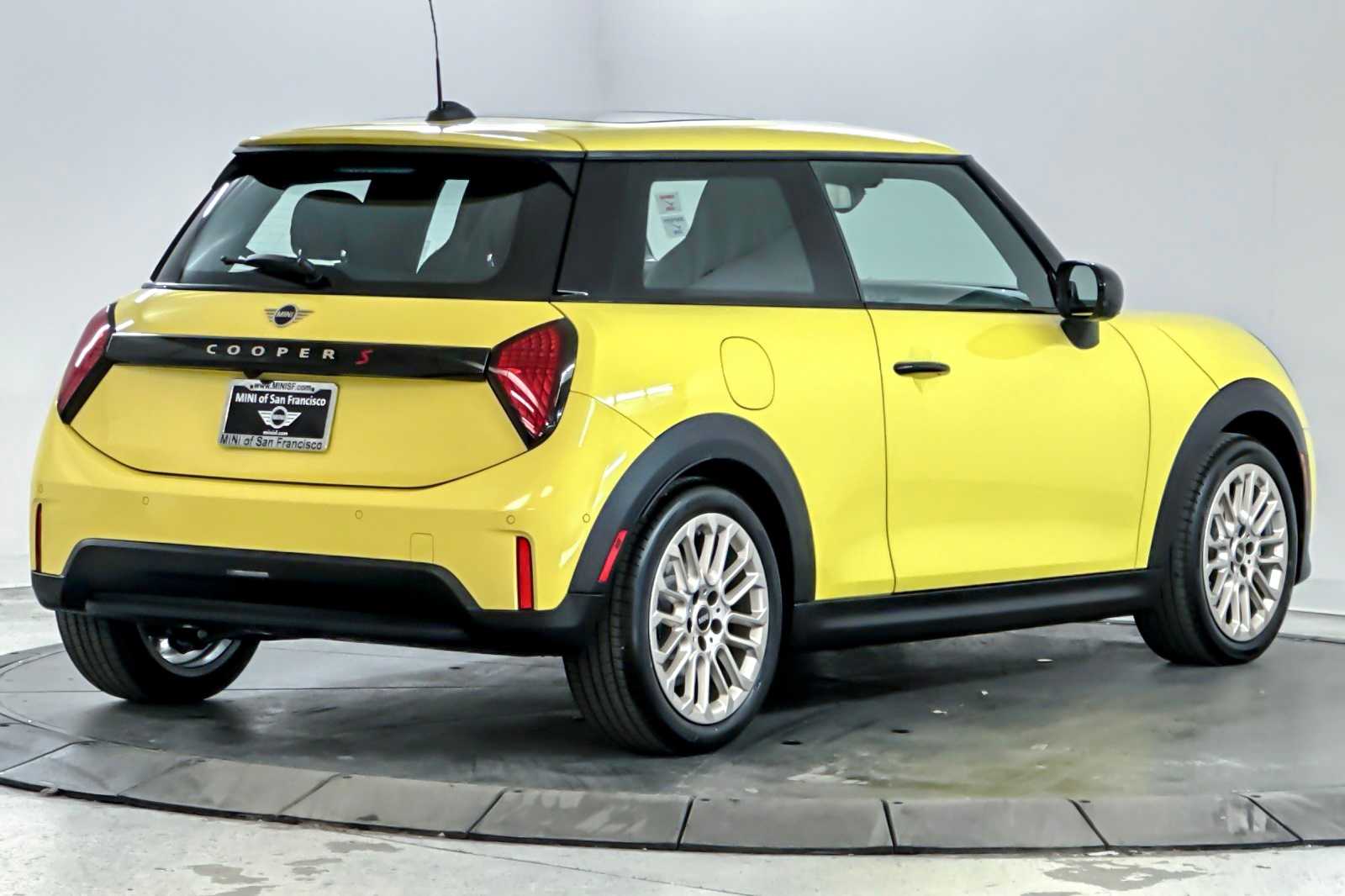 Thumbnail: 2025 MINI Cooper Hardtop - 2