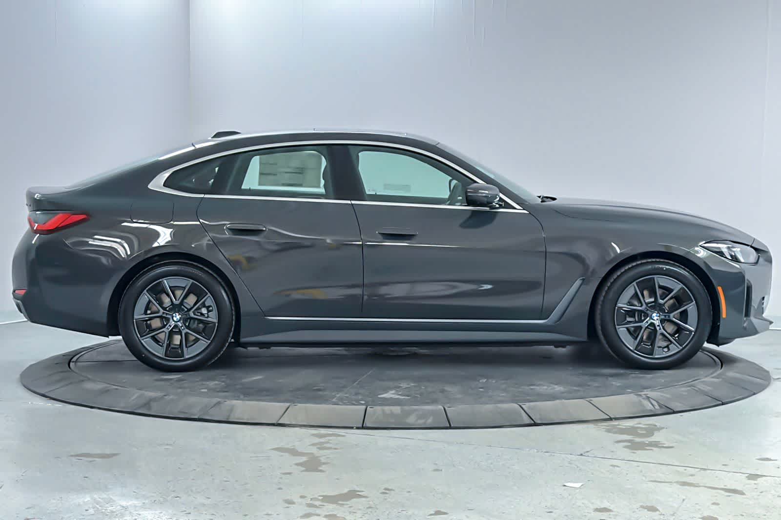 Thumbnail: 2026 BMW i4 - 8