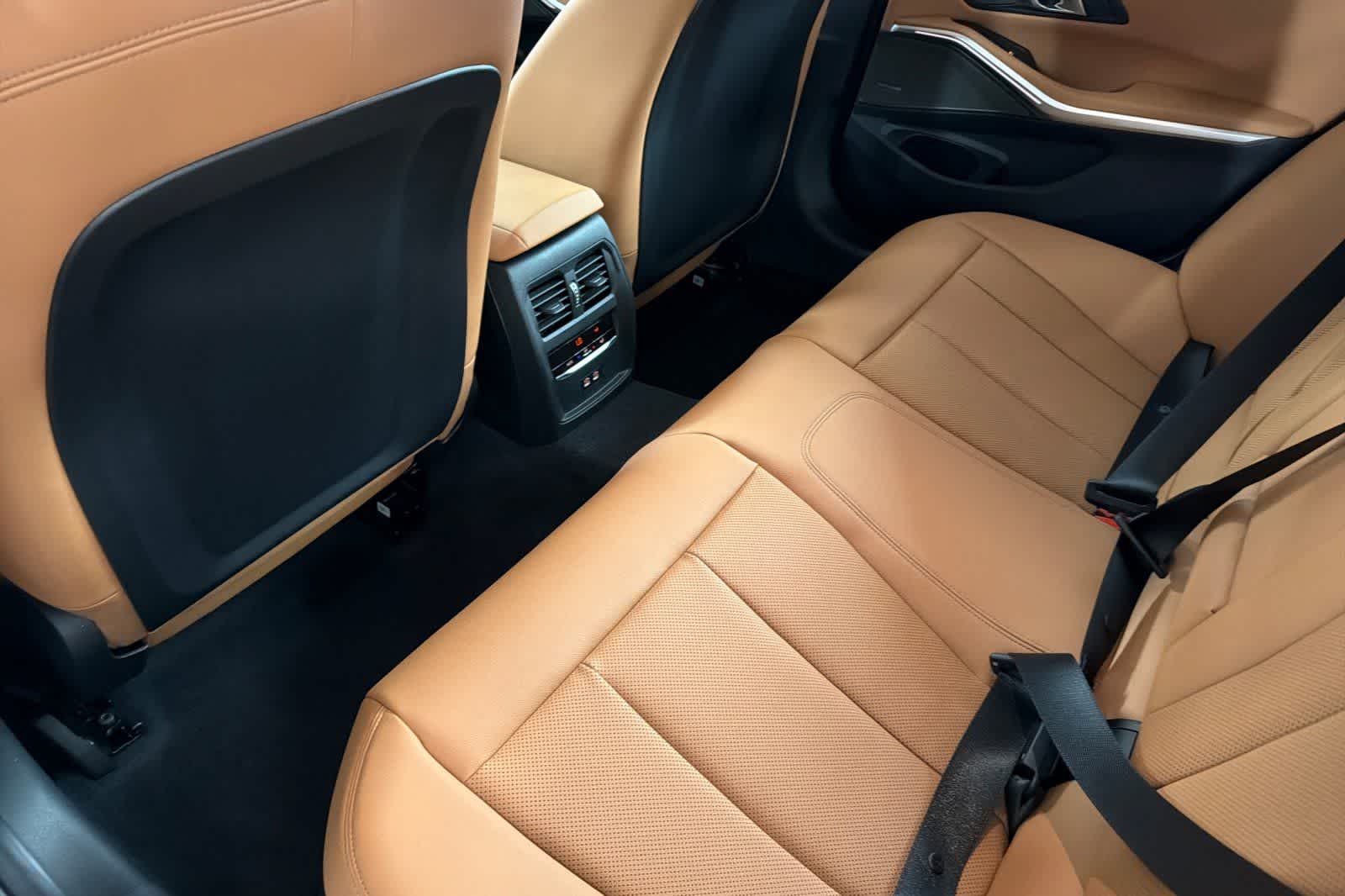 Thumbnail: 2026 BMW 3 Series - 4