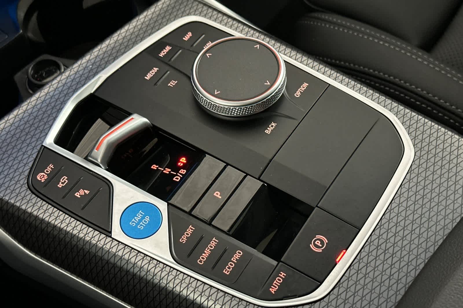 Thumbnail: 2025 BMW i4 - 21