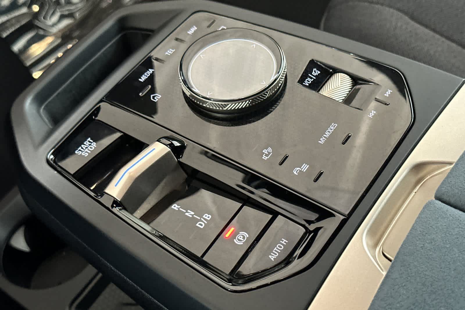 Thumbnail: 2023 BMW iX - 22