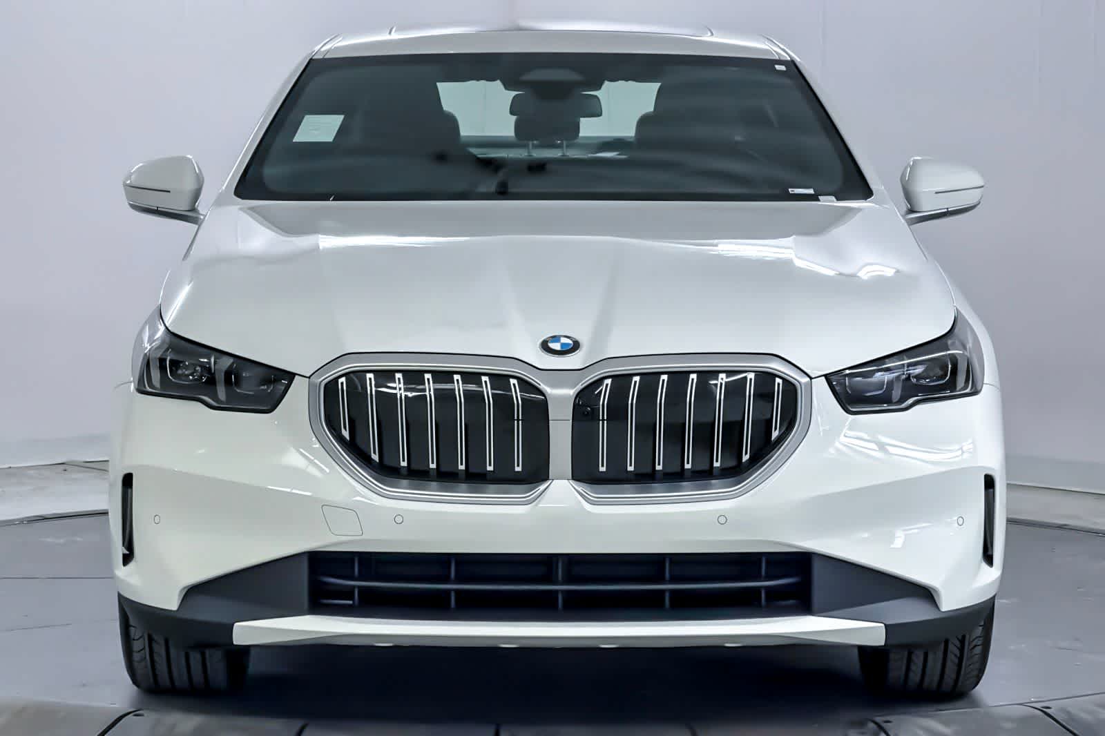 Thumbnail: 2026 BMW 5 Series - 10