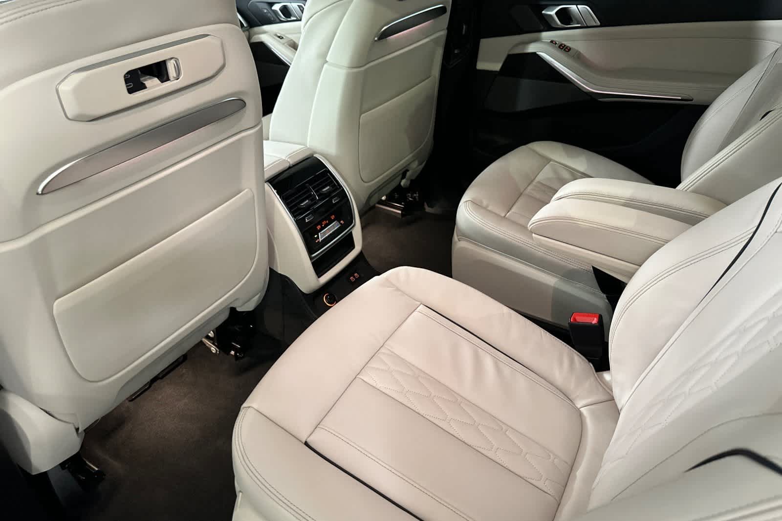 Thumbnail: 2026 BMW X7 - 4