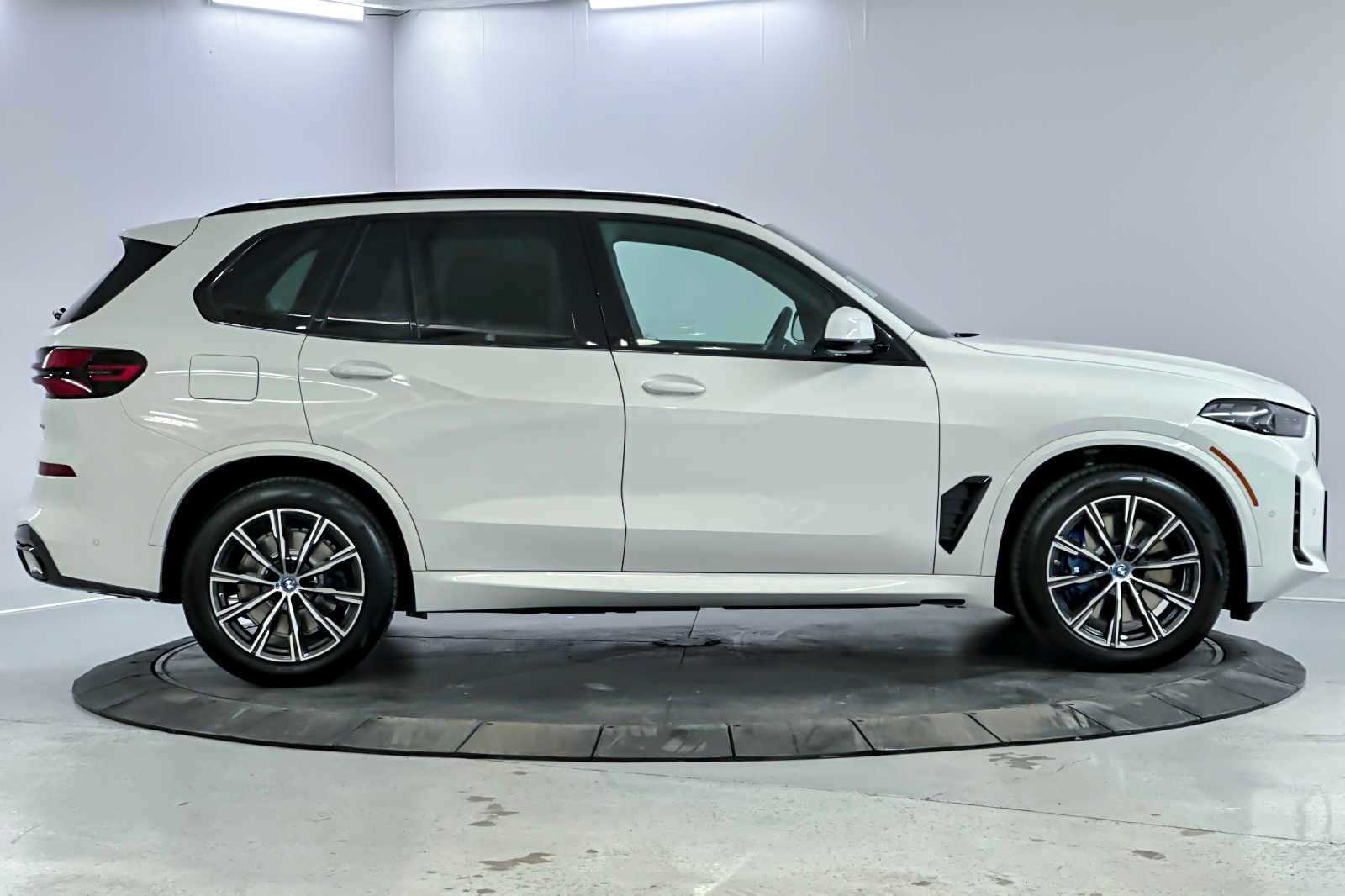 2025 BMW X5 xDrive50e 8