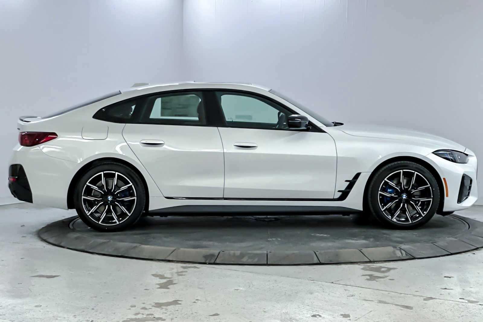 Thumbnail: 2025 BMW i4 - 8