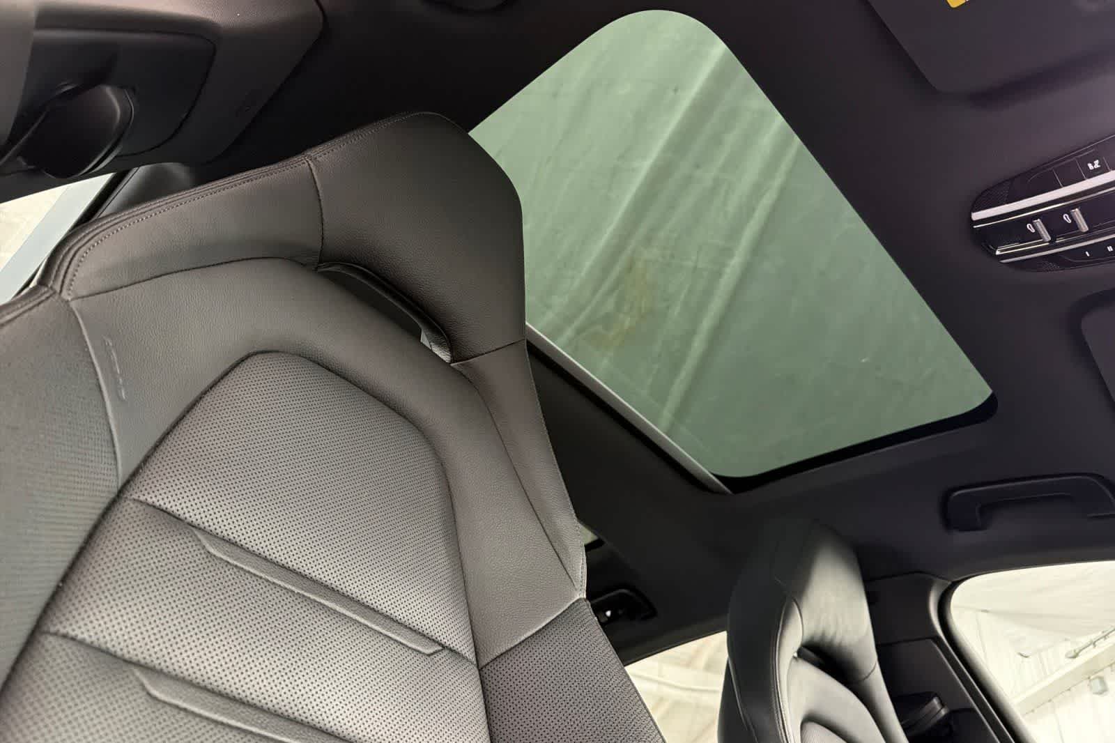 Thumbnail: 2019 Porsche Panamera - 16
