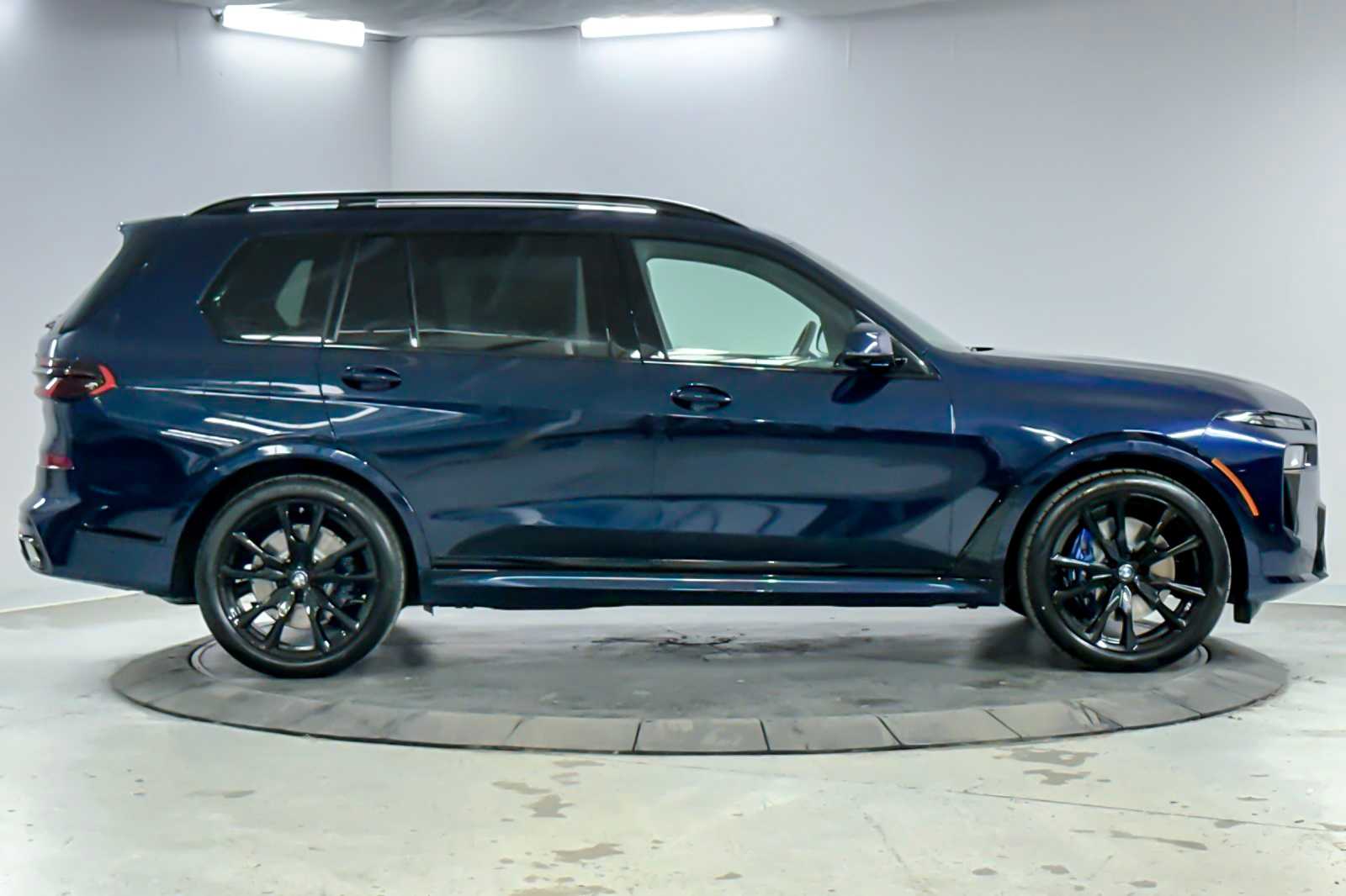 Thumbnail: 2026 BMW X7 - 8