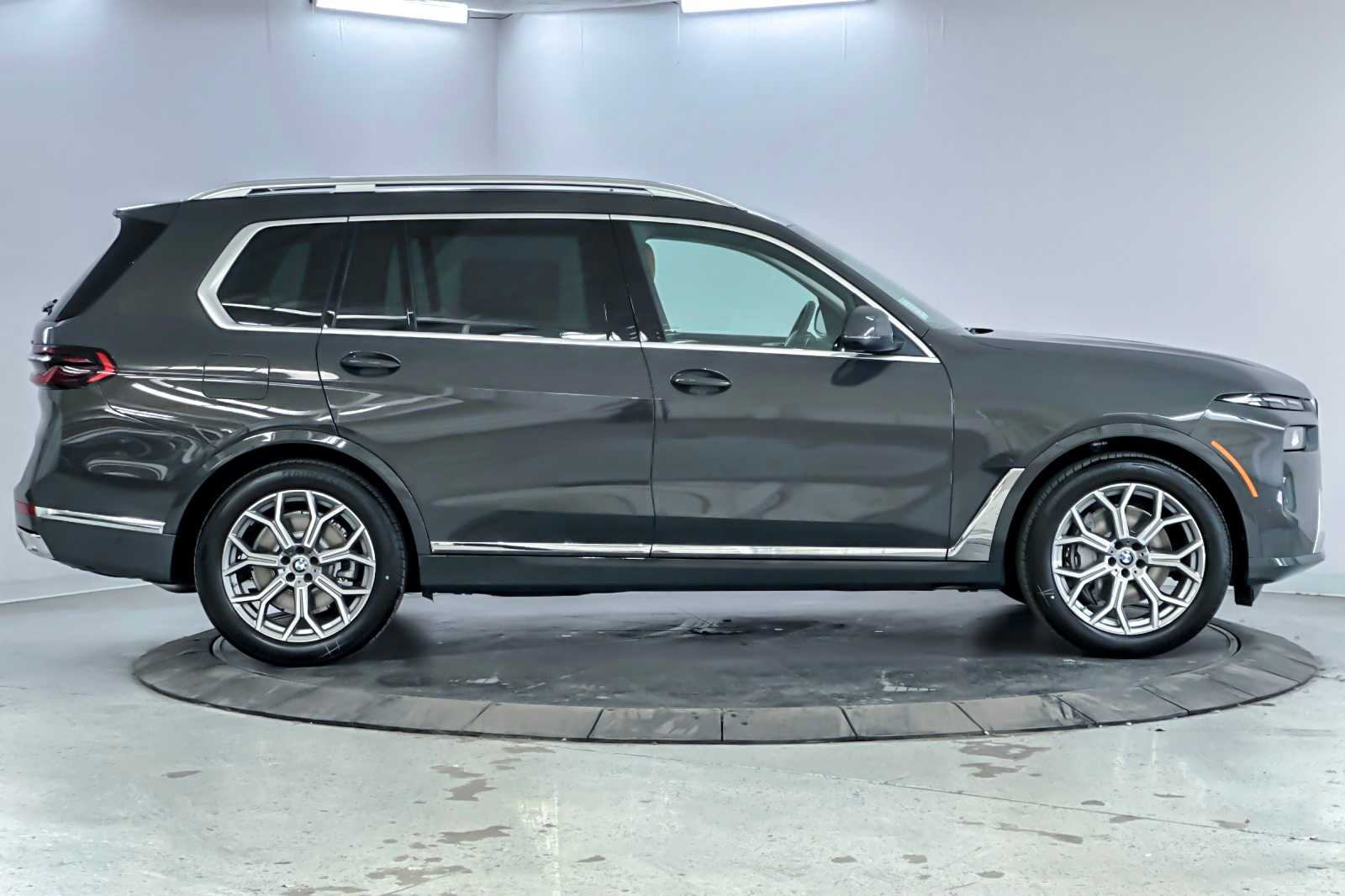 Thumbnail: 2026 BMW X7 - 8