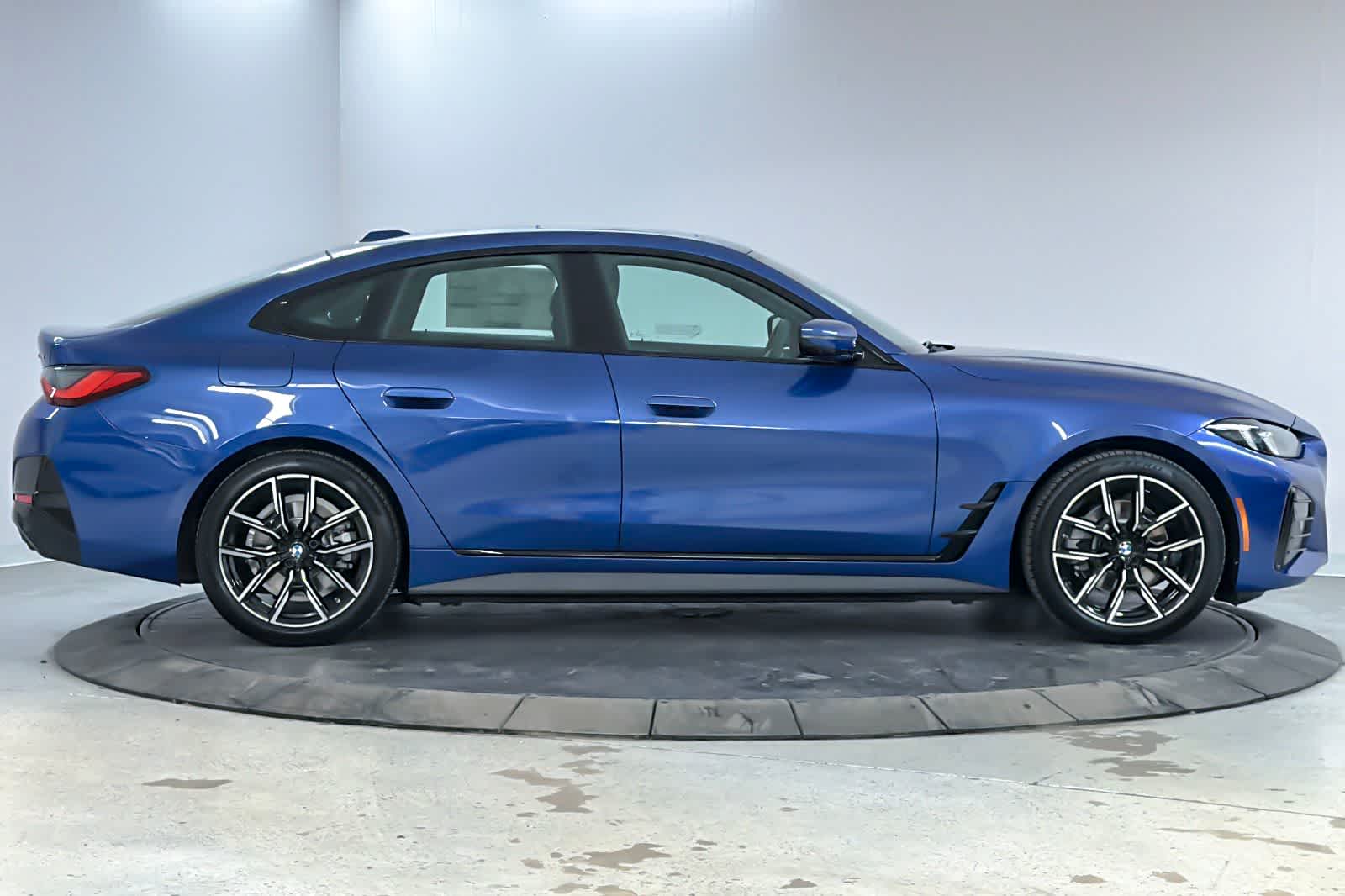 Thumbnail: 2026 BMW i4 - 8