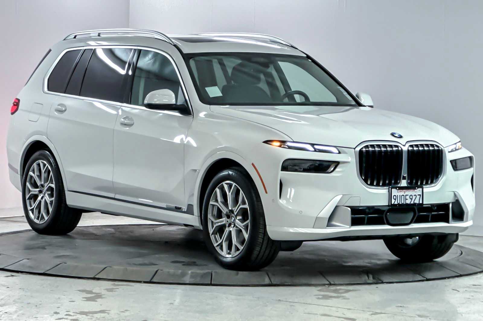 Thumbnail: 2026 BMW X7 - 9