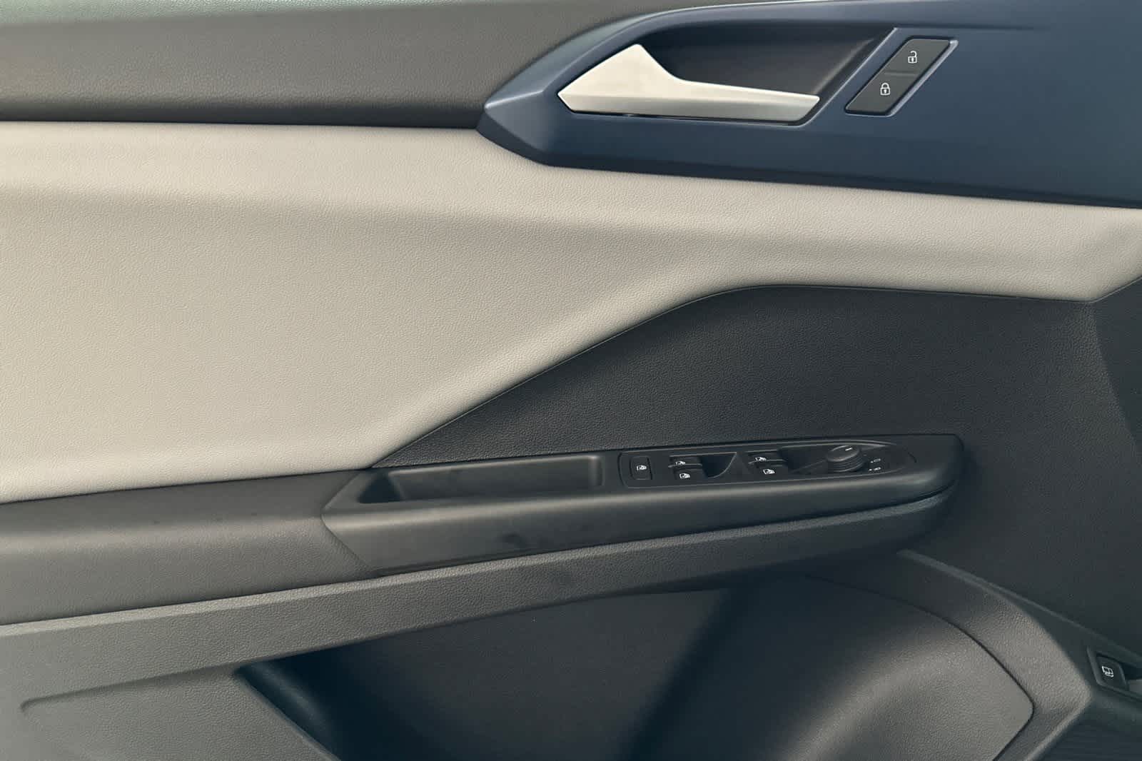 Thumbnail: 2022 Volkswagen Taos - 12