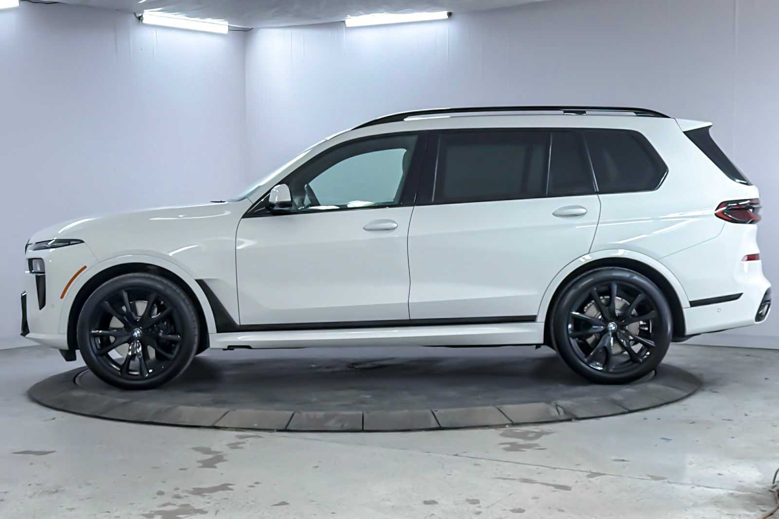 Thumbnail: 2026 BMW X7 - 5