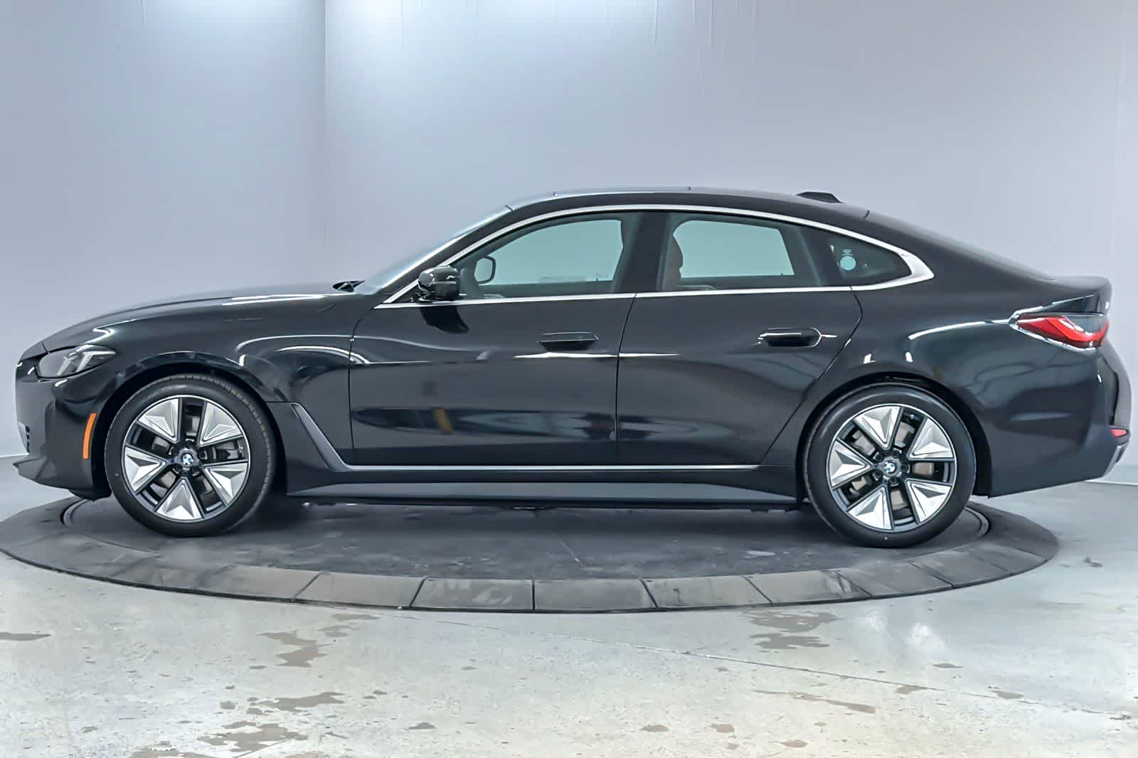 Thumbnail: 2026 BMW i4 - 5