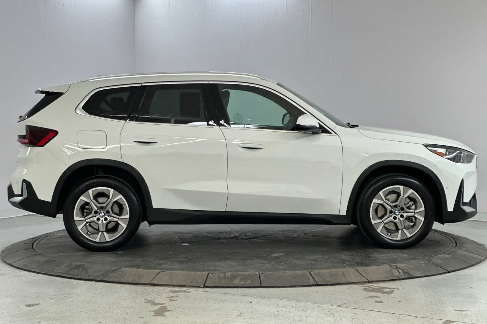2023 BMW X1 xDrive28i 8