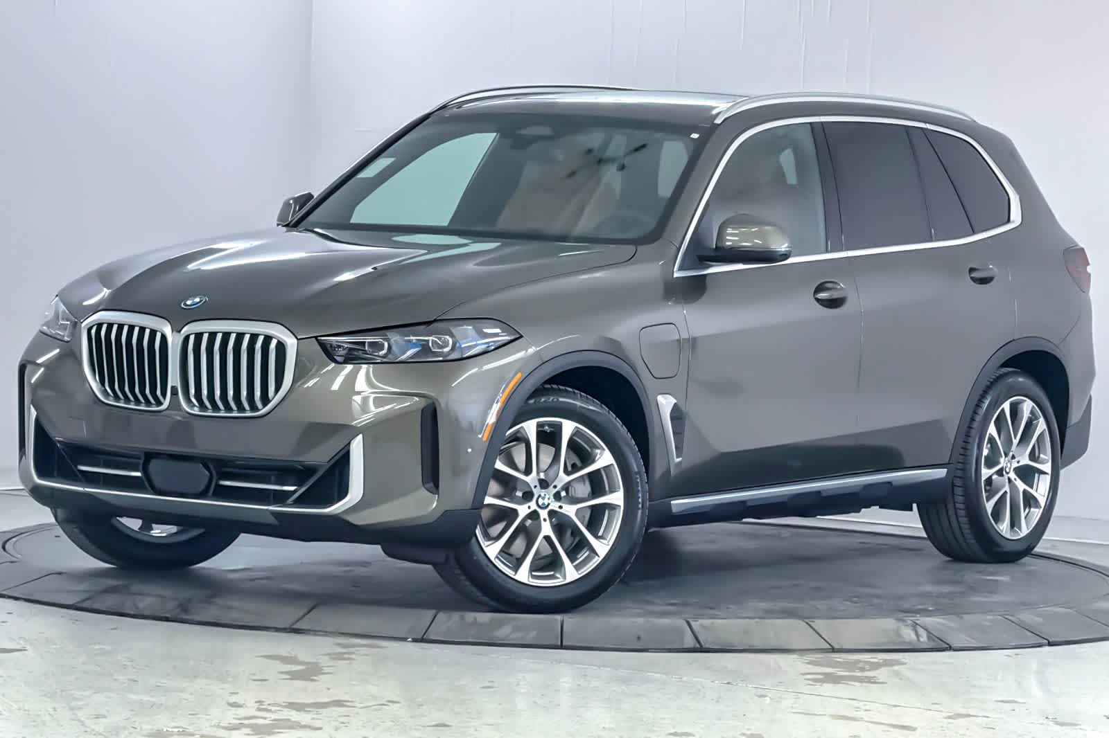 Thumbnail: 2026 BMW X5 - 1