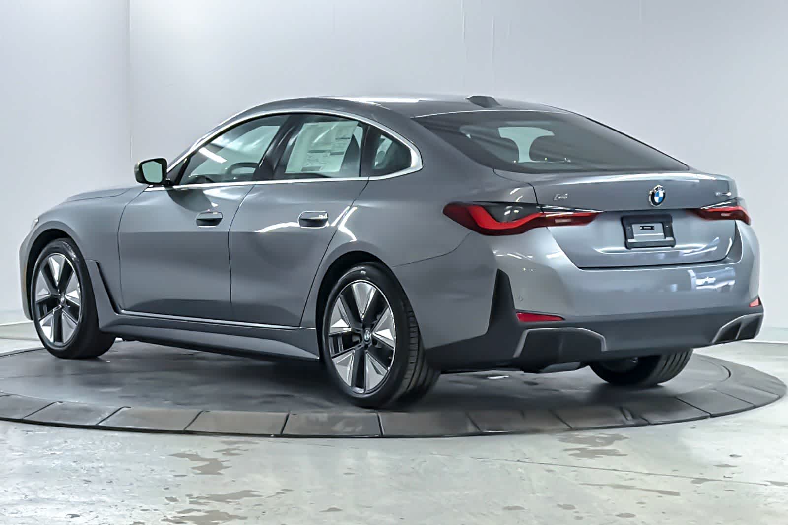 Thumbnail: 2026 BMW i4 - 6