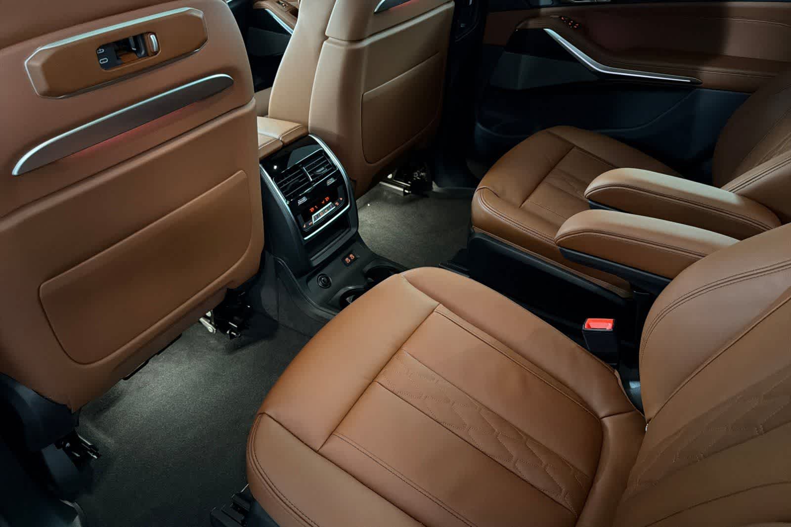 Thumbnail: 2027 BMW X7 - 4
