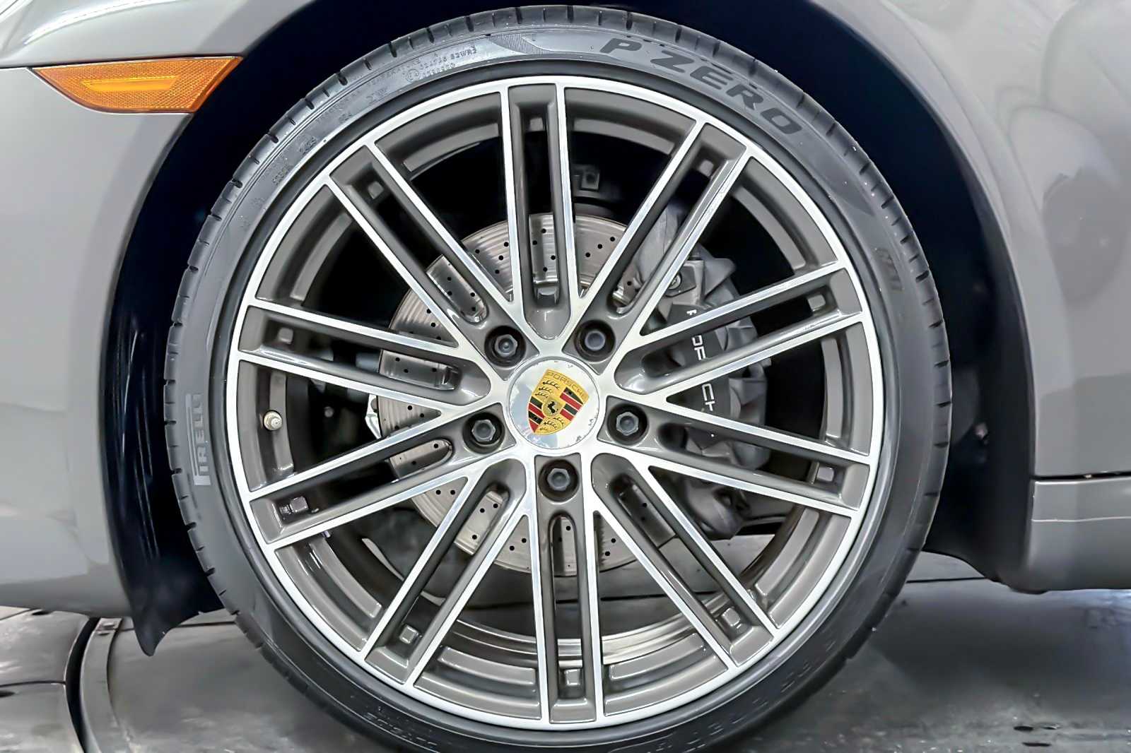 Thumbnail: 2018 Porsche 911 - 26