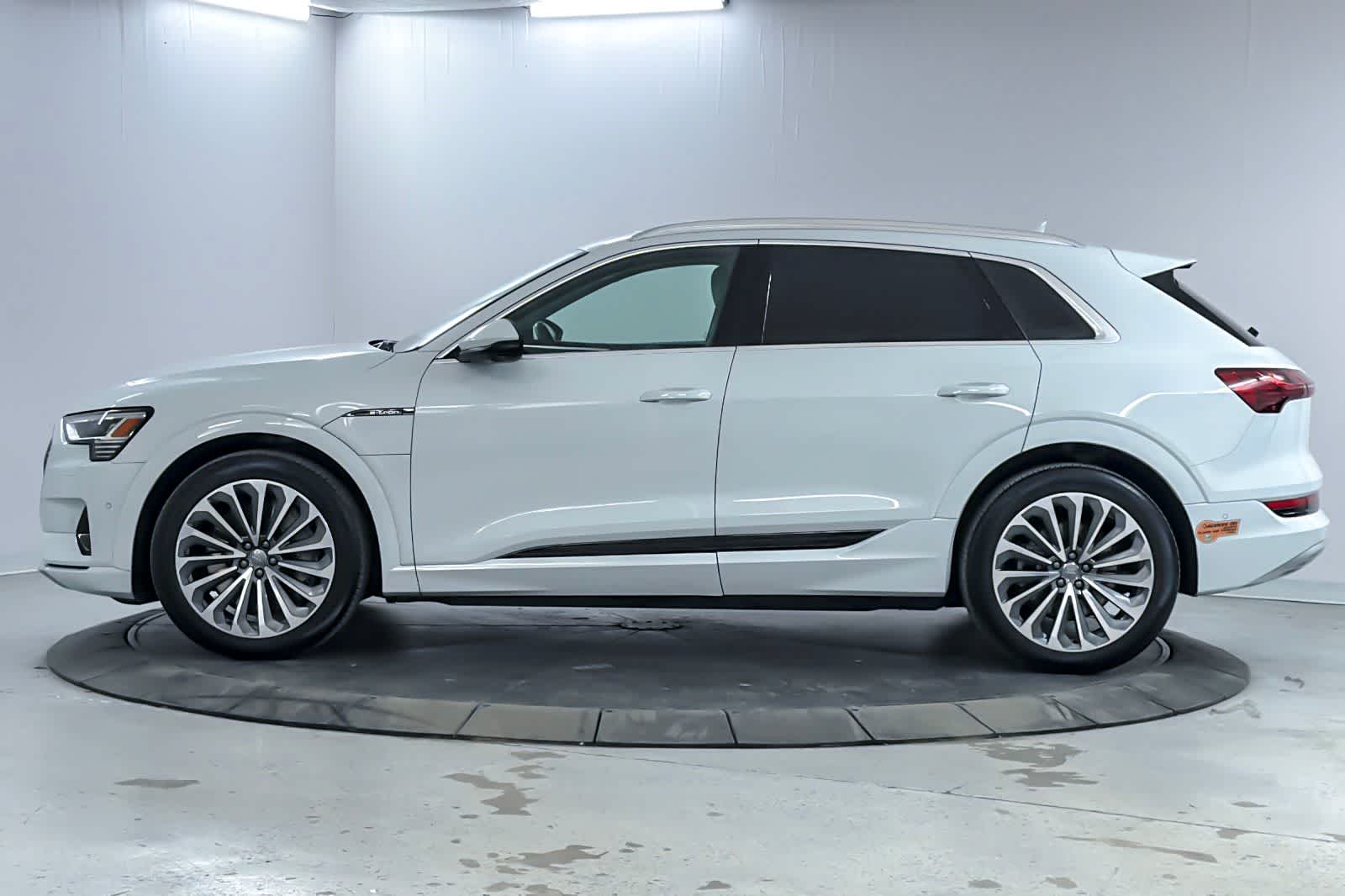 Thumbnail: 2019 Audi e-tron - 5