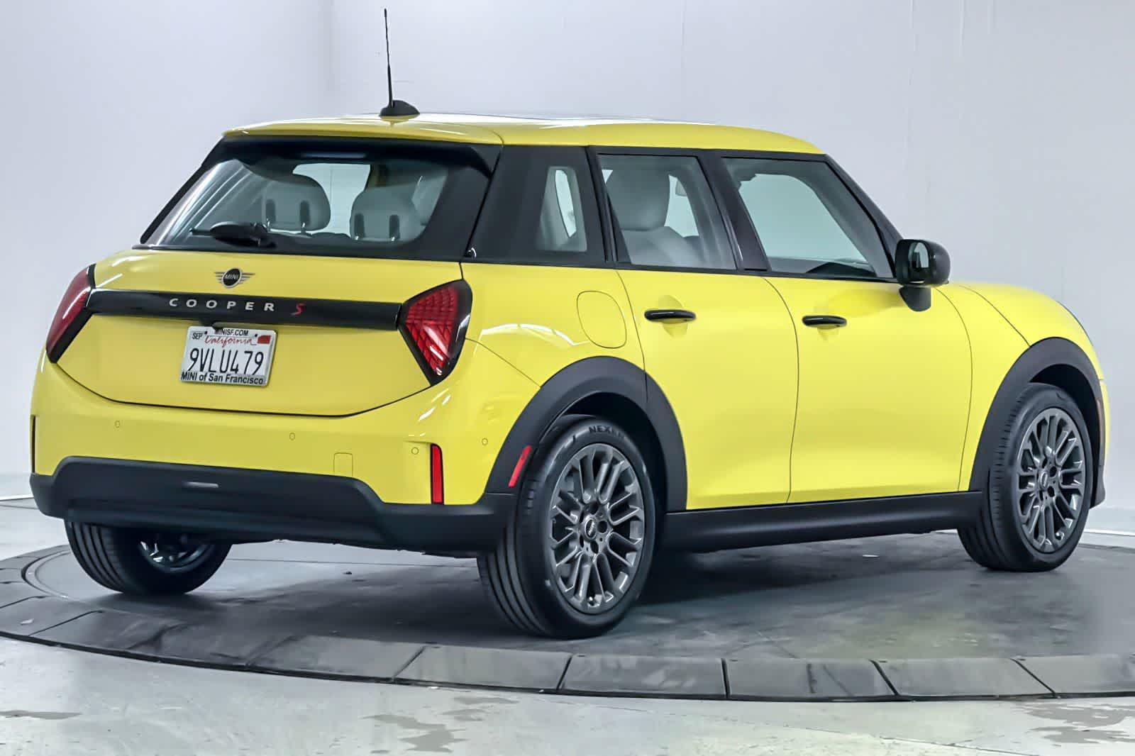Thumbnail: 2025 MINI Cooper Hardtop - 2