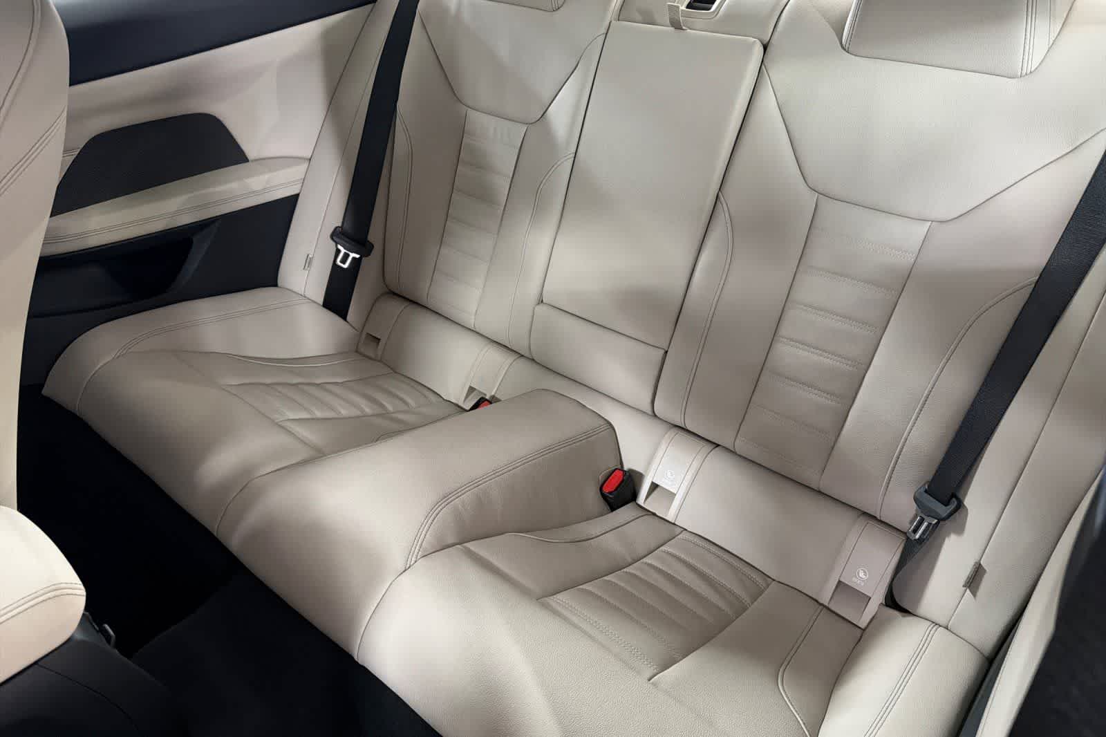 Thumbnail: 2026 BMW 4 Series - 4