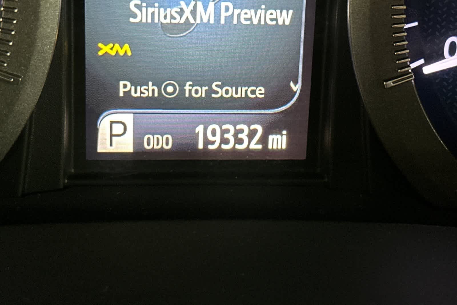 Thumbnail: 2017 Toyota Sienna - 26