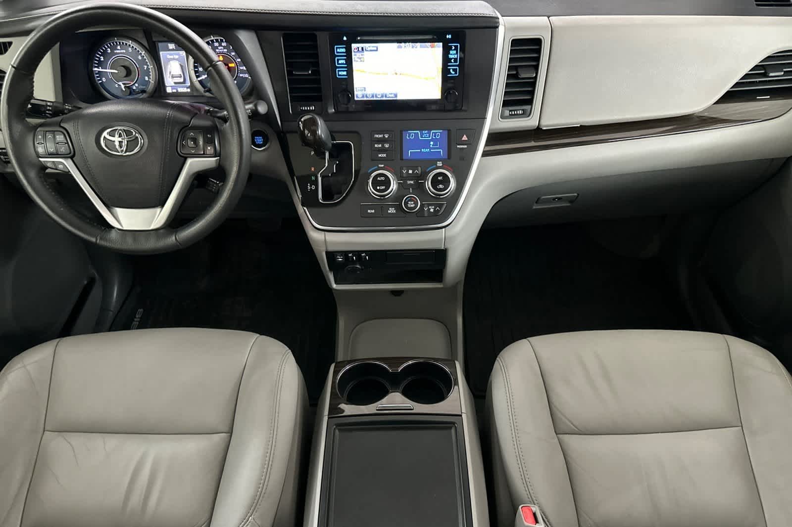 Thumbnail: 2017 Toyota Sienna - 3