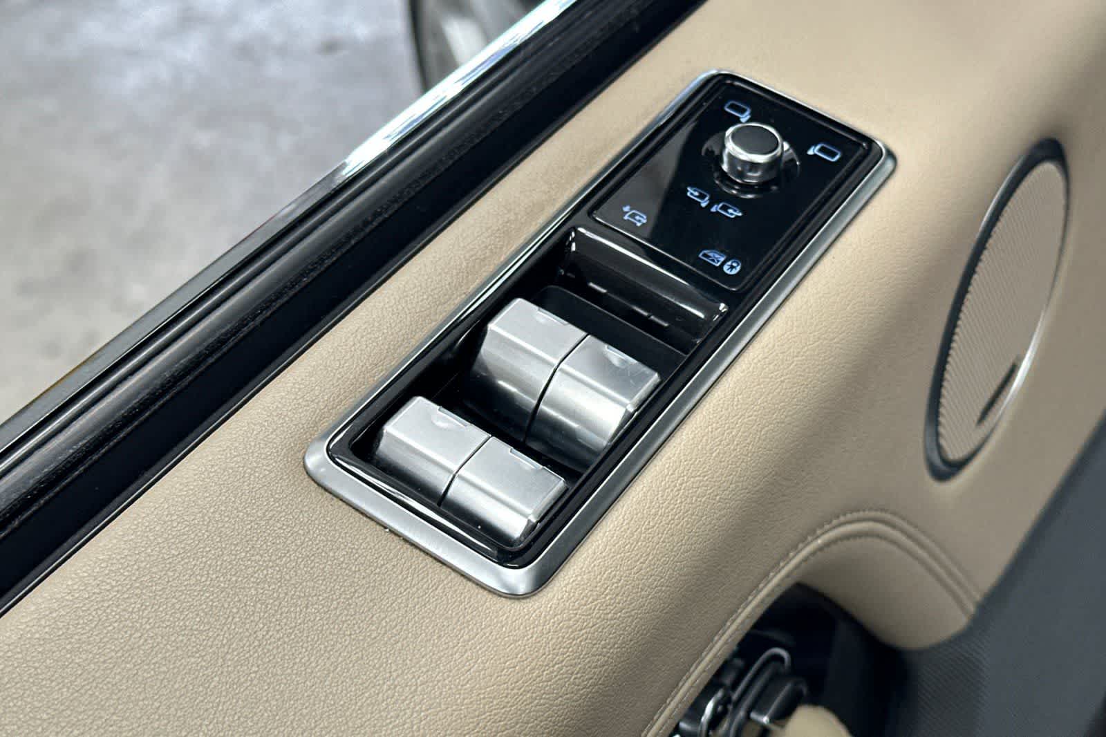 Thumbnail: 2020 Land Rover Range Rover - 13