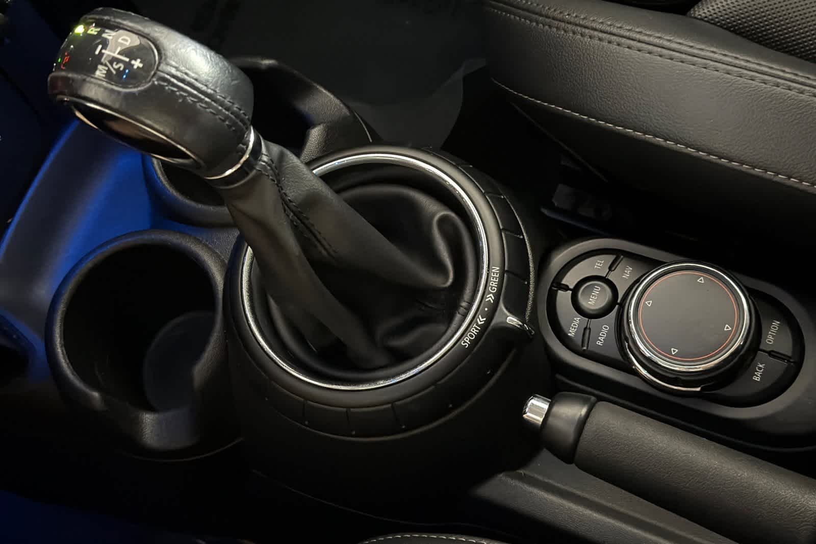 Thumbnail: 2016 MINI Cooper Hardtop - 21