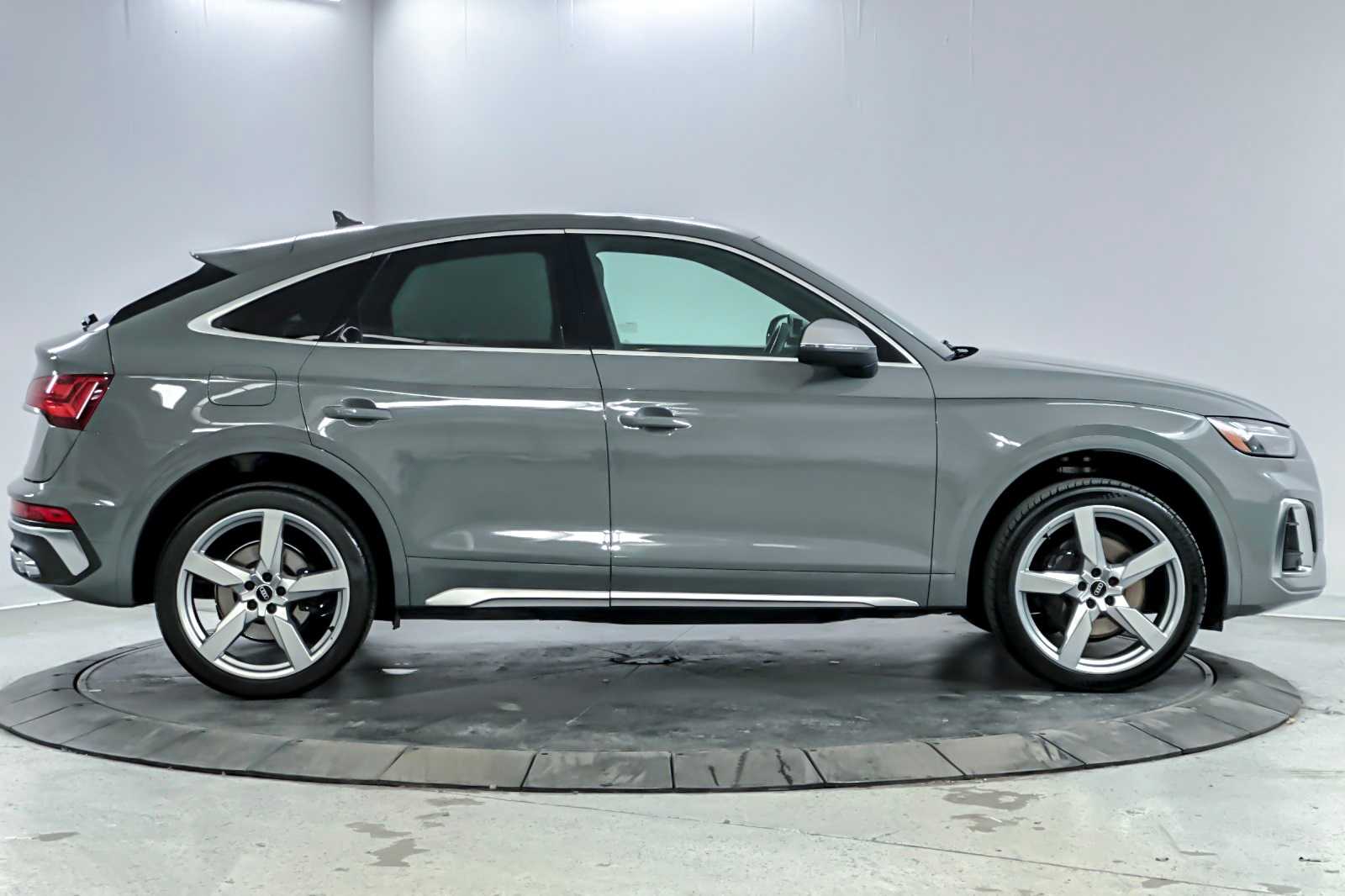 Thumbnail: 2022 Audi SQ5 - 8