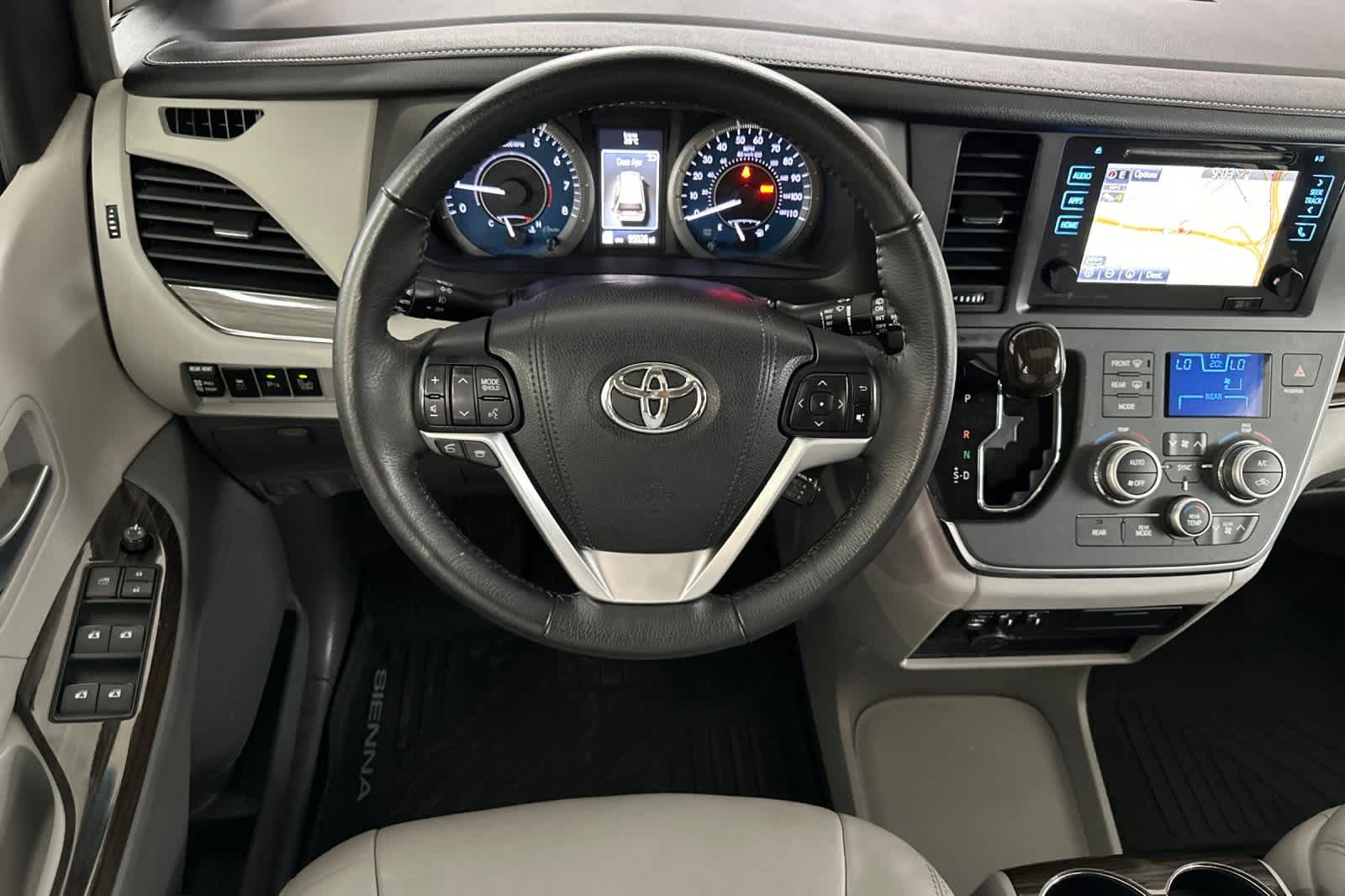 Thumbnail: 2017 Toyota Sienna - 14