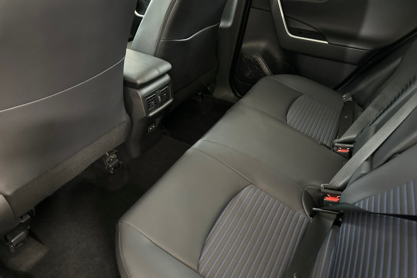 Thumbnail: 2022 Toyota RAV4 - 4