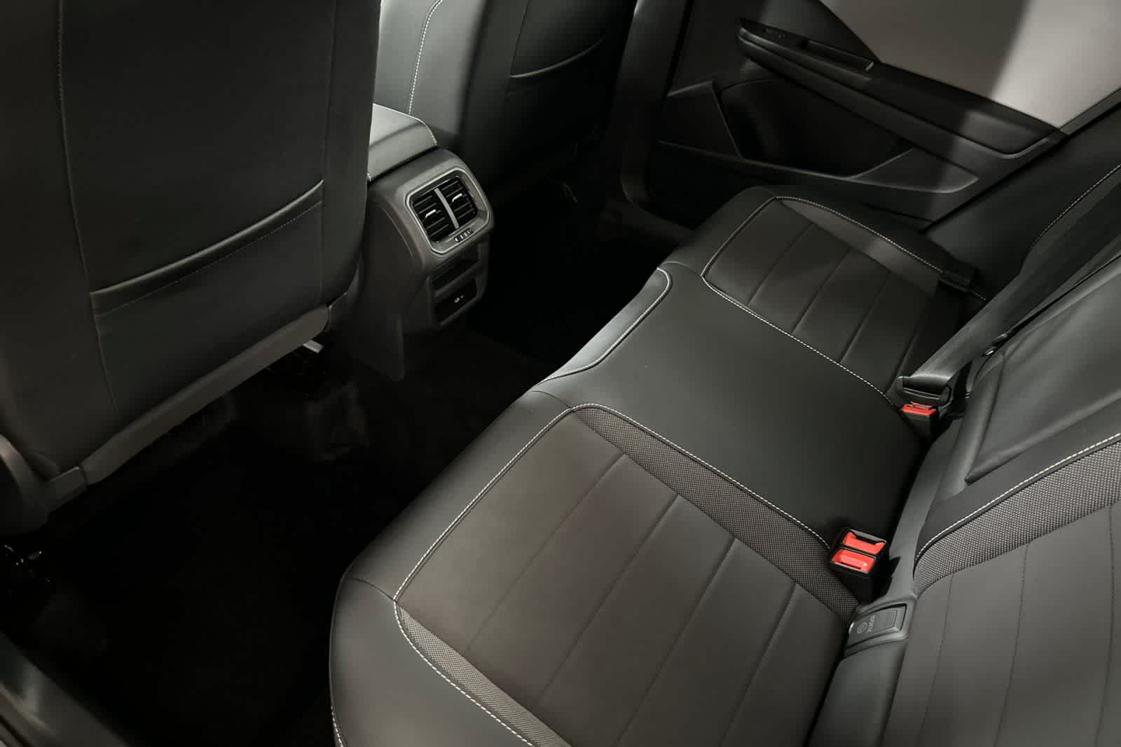 Thumbnail: 2022 Volkswagen Taos - 4