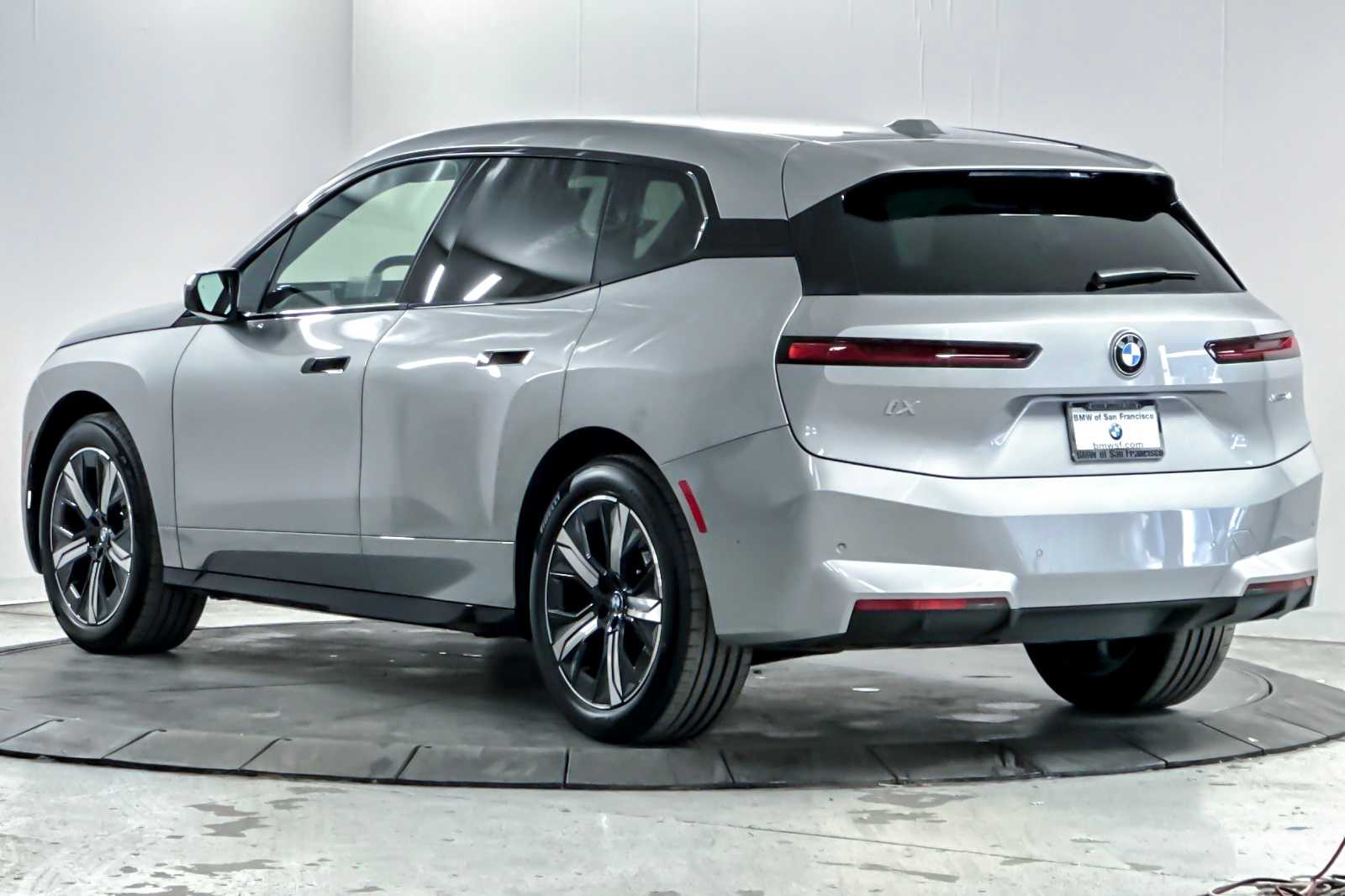 Thumbnail: 2026 BMW iX - 6