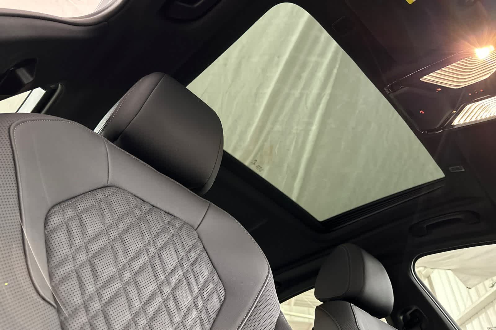 Thumbnail: 2023 BMW 5 Series - 16