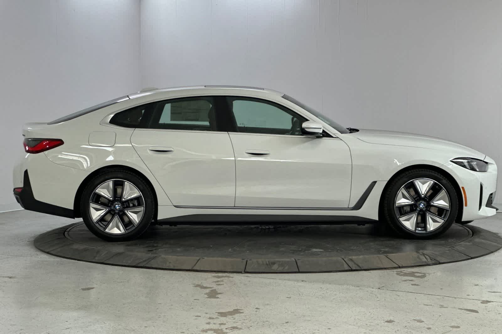 2025 BMW i4 eDrive40 8