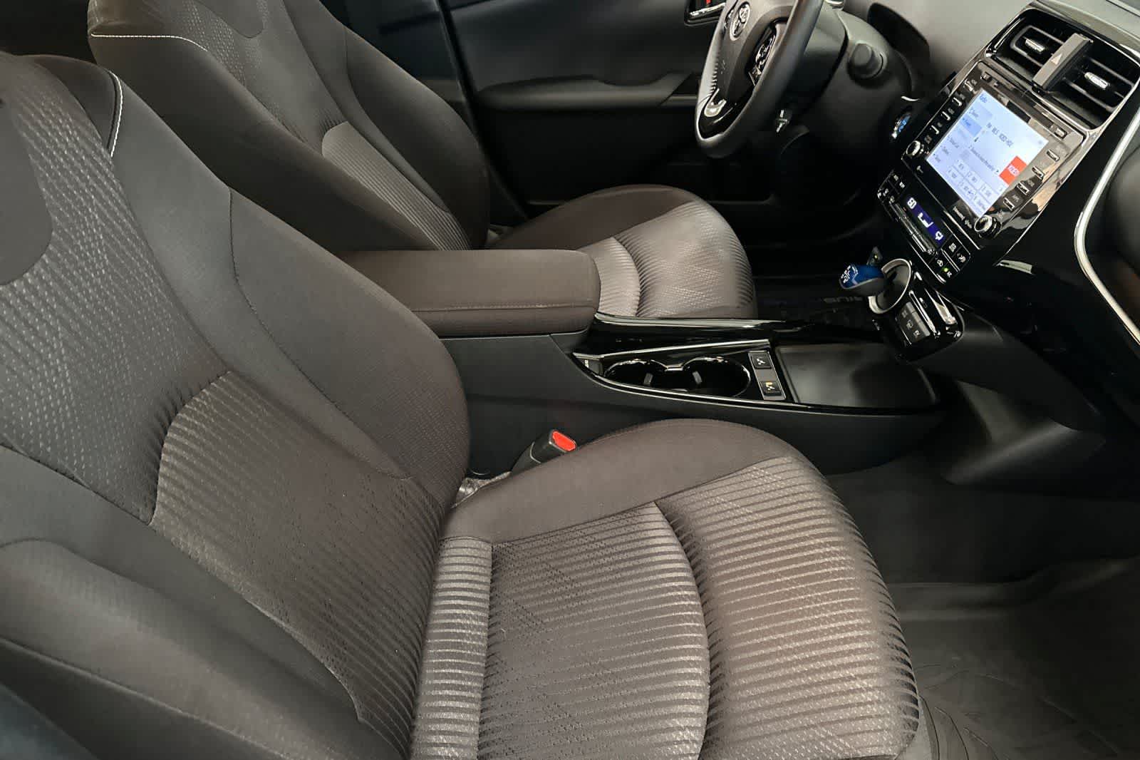 Thumbnail: 2020 Toyota Prius Prime - 16