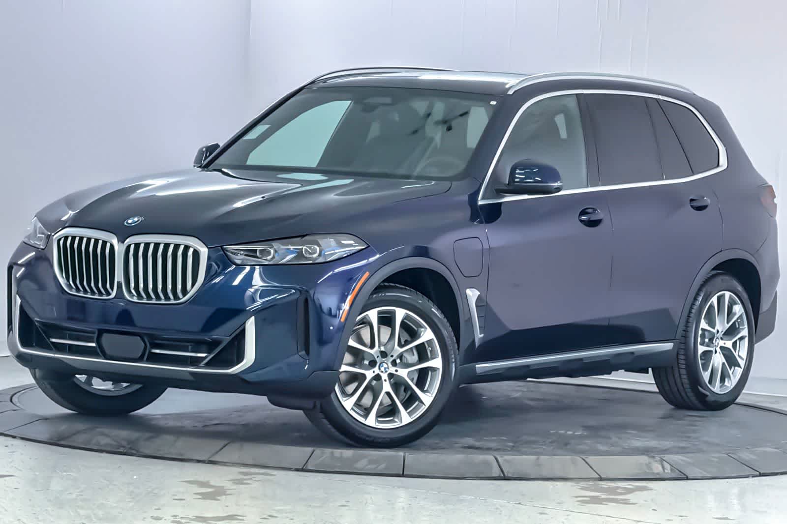Thumbnail: 2026 BMW X5 - 1