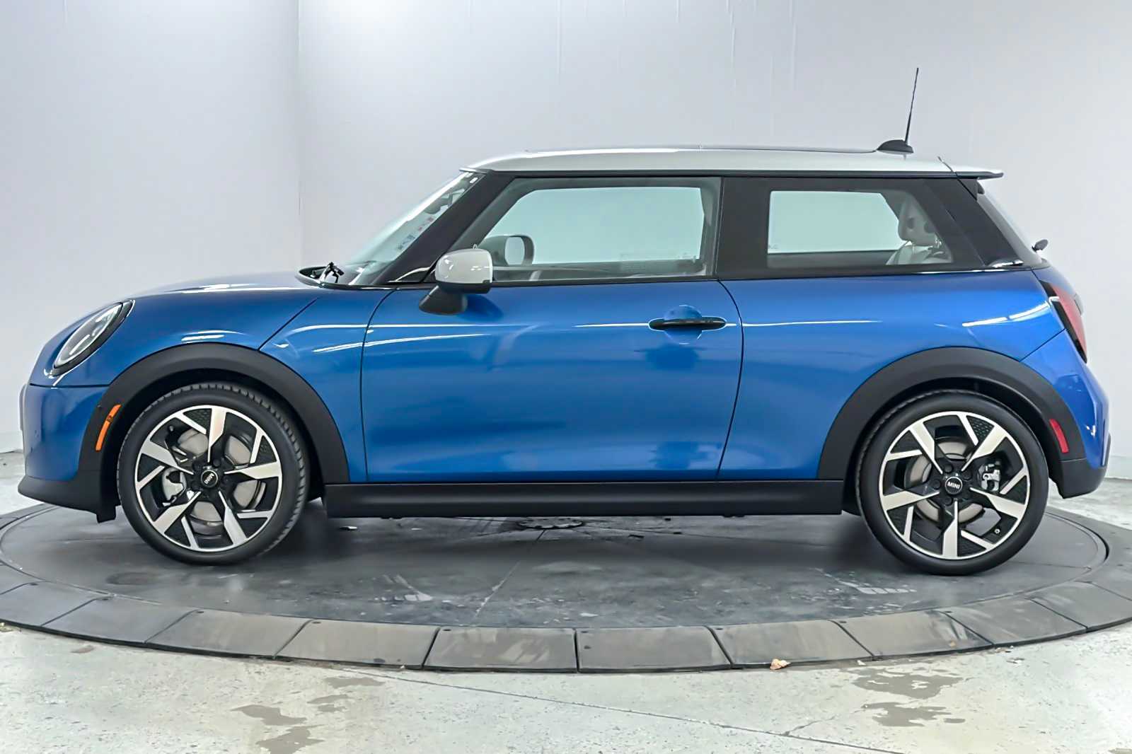 Thumbnail: 2025 MINI Cooper Hardtop - 5