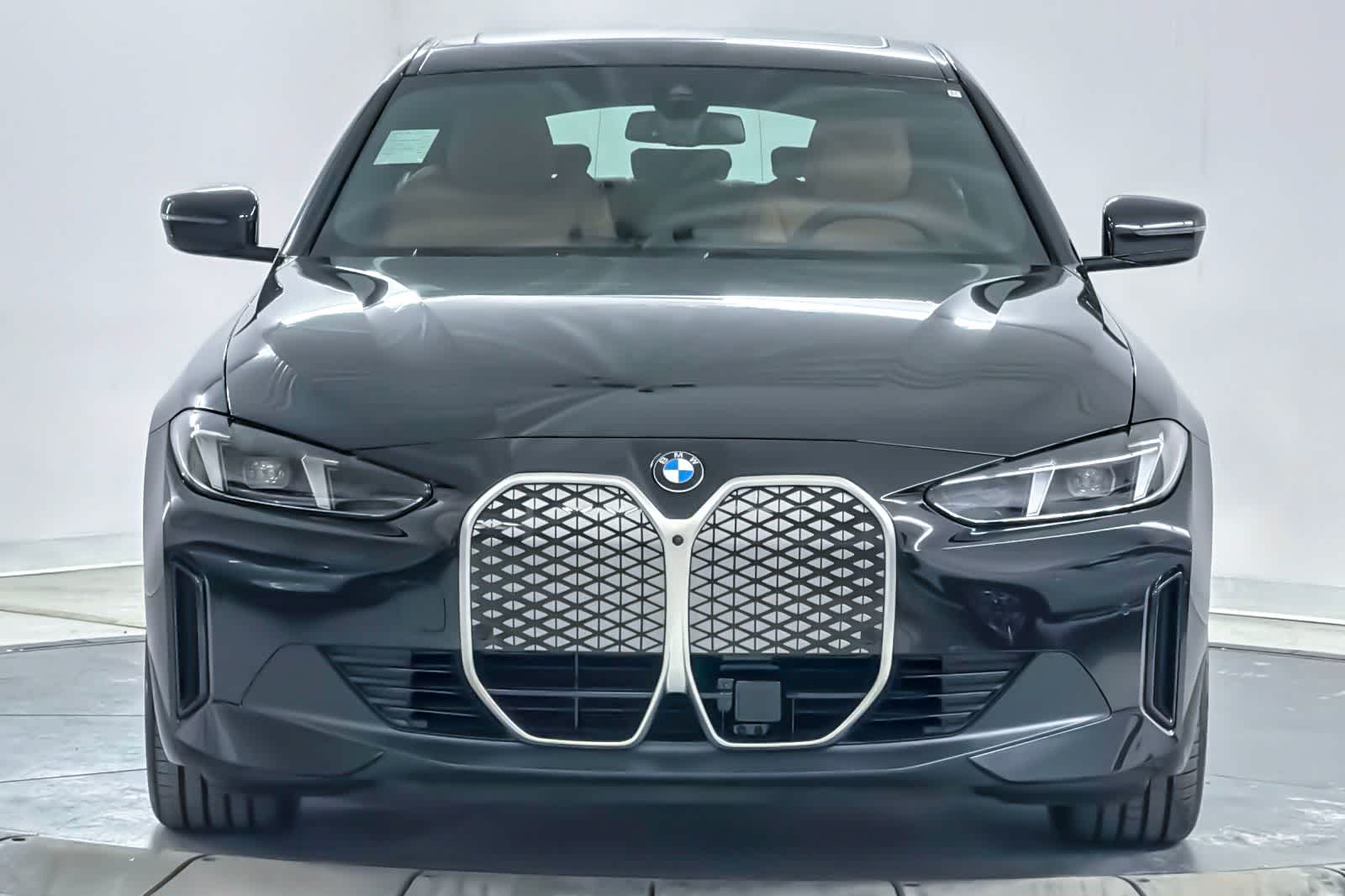 Thumbnail: 2026 BMW i4 - 10