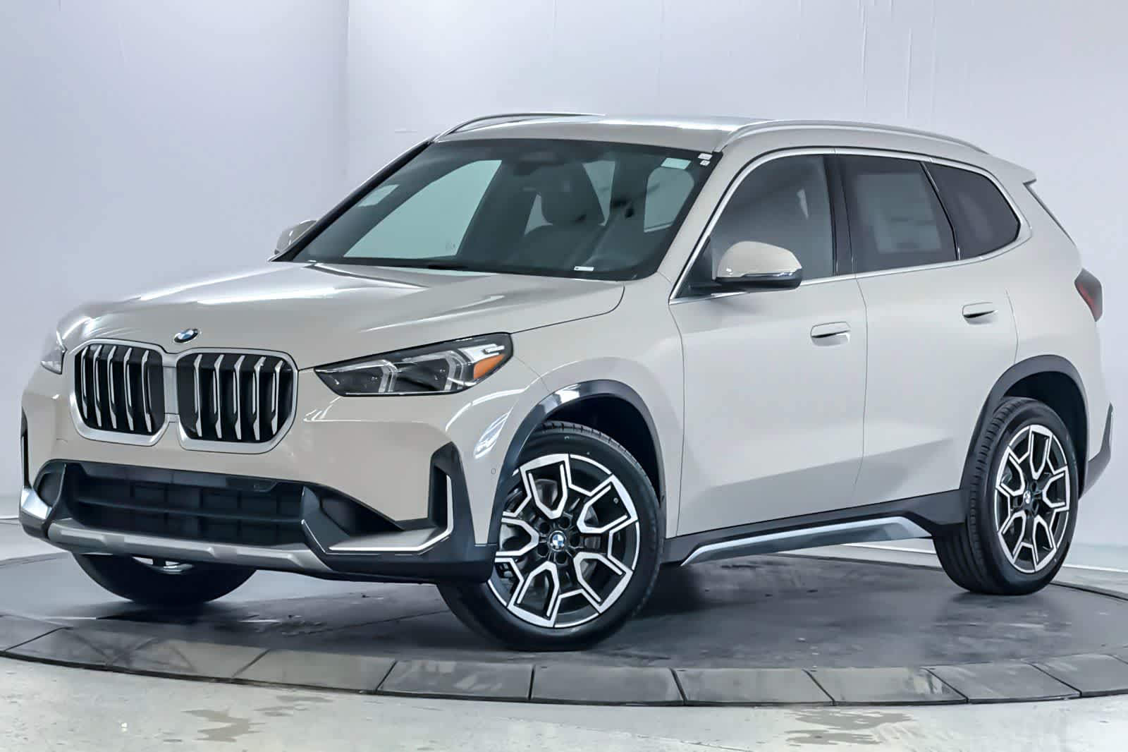 Thumbnail: 2026 BMW X1 - 1