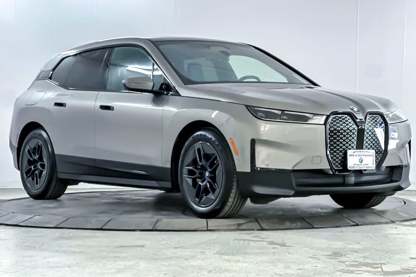 Thumbnail: 2023 BMW iX - 9