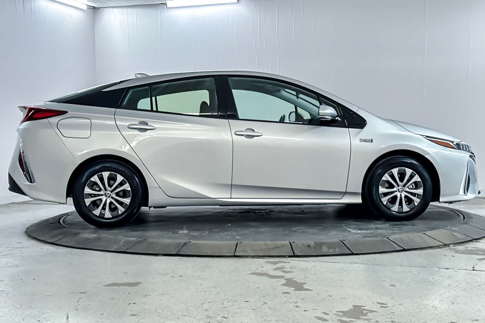 Thumbnail: 2020 Toyota Prius Prime - 8